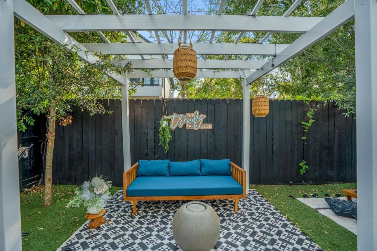 Getaway With Cozy Charm And Playful Backyard * Houston