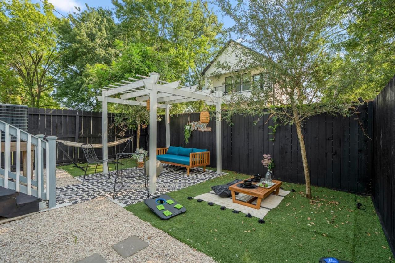 Getaway With Cozy Charm And Playful Backyard Holiday home Houston