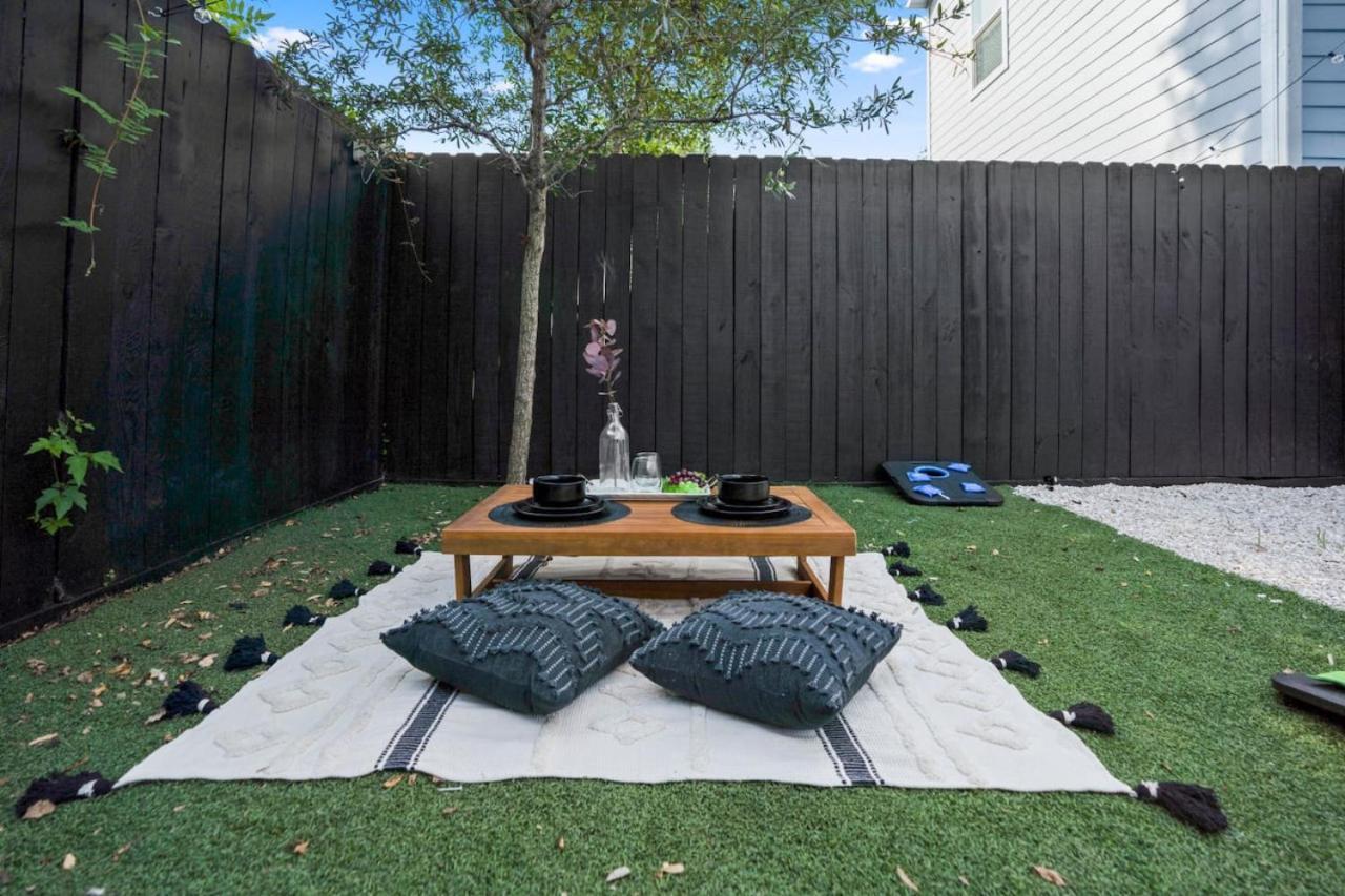Getaway With Cozy Charm And Playful Backyard Houston