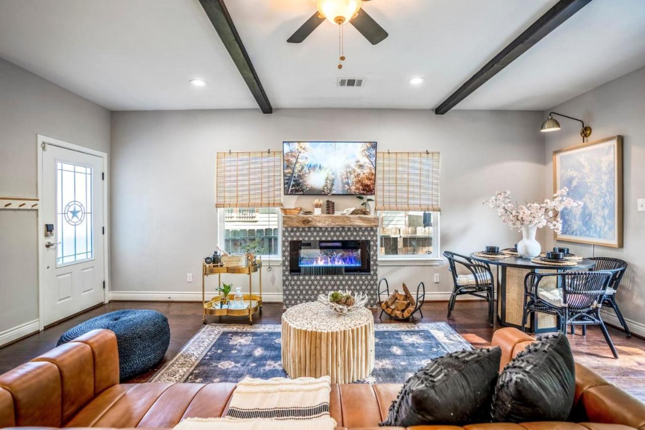 Getaway With Cozy Charm And Playful Backyard * Houston
