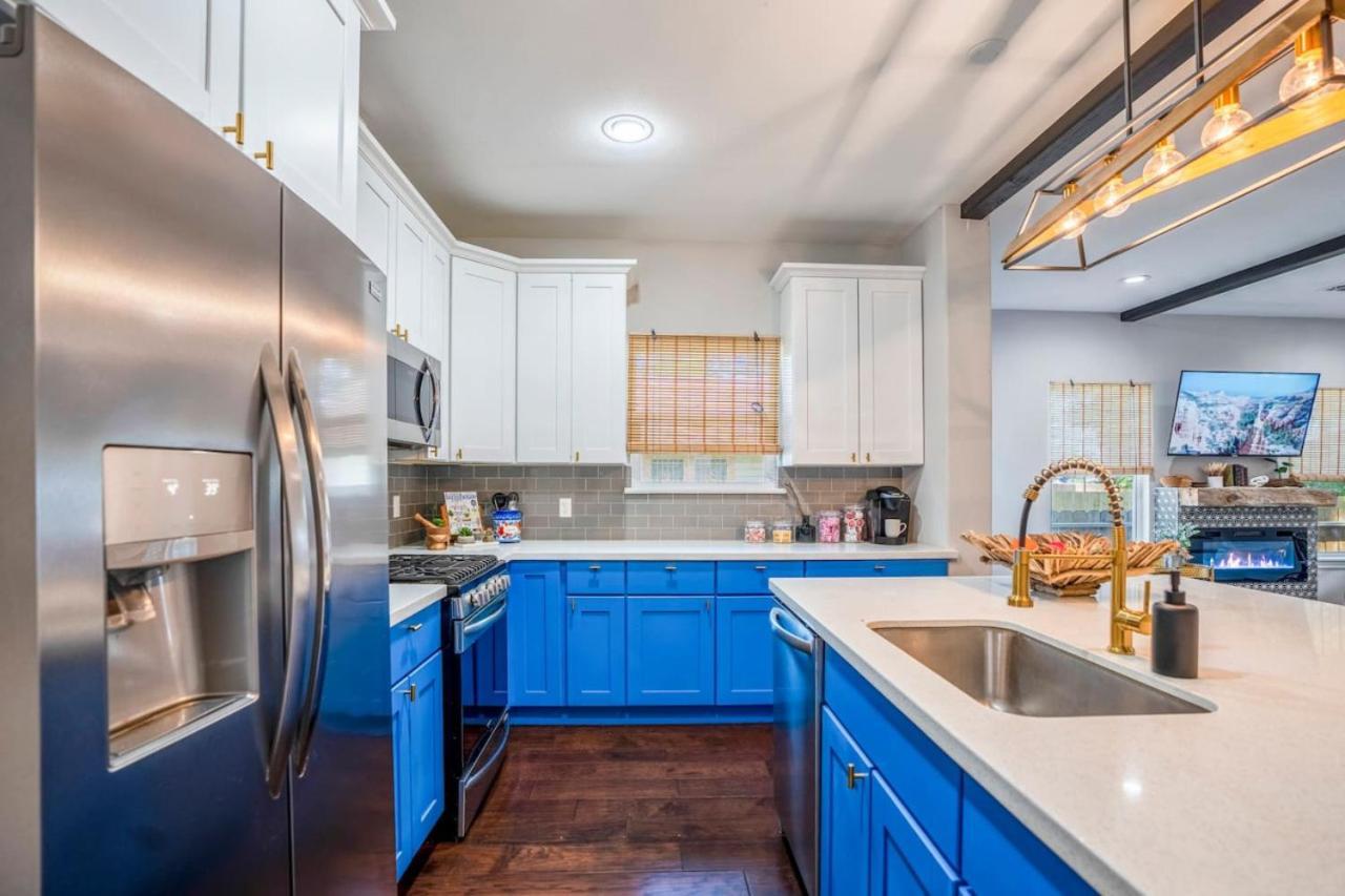 Getaway With Cozy Charm And Playful Backyard Houston
