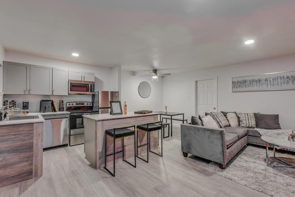 New Montrose Gem! To Museum District & Downtown Apartment *
