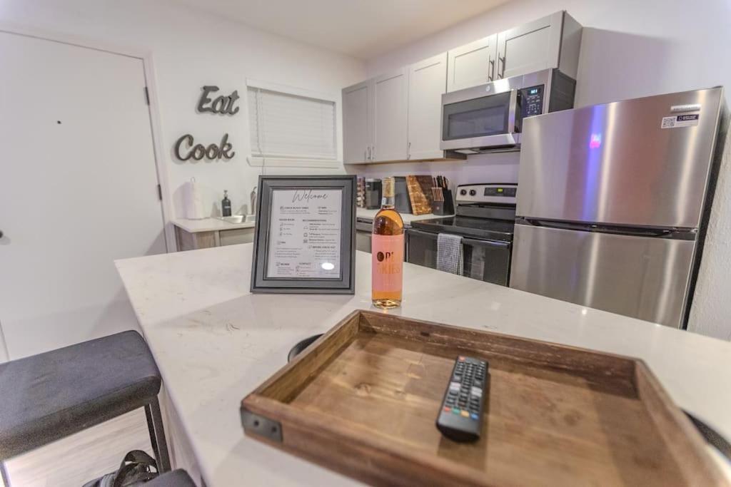 Apartment New Montrose Gem! To Museum District & Downtown
