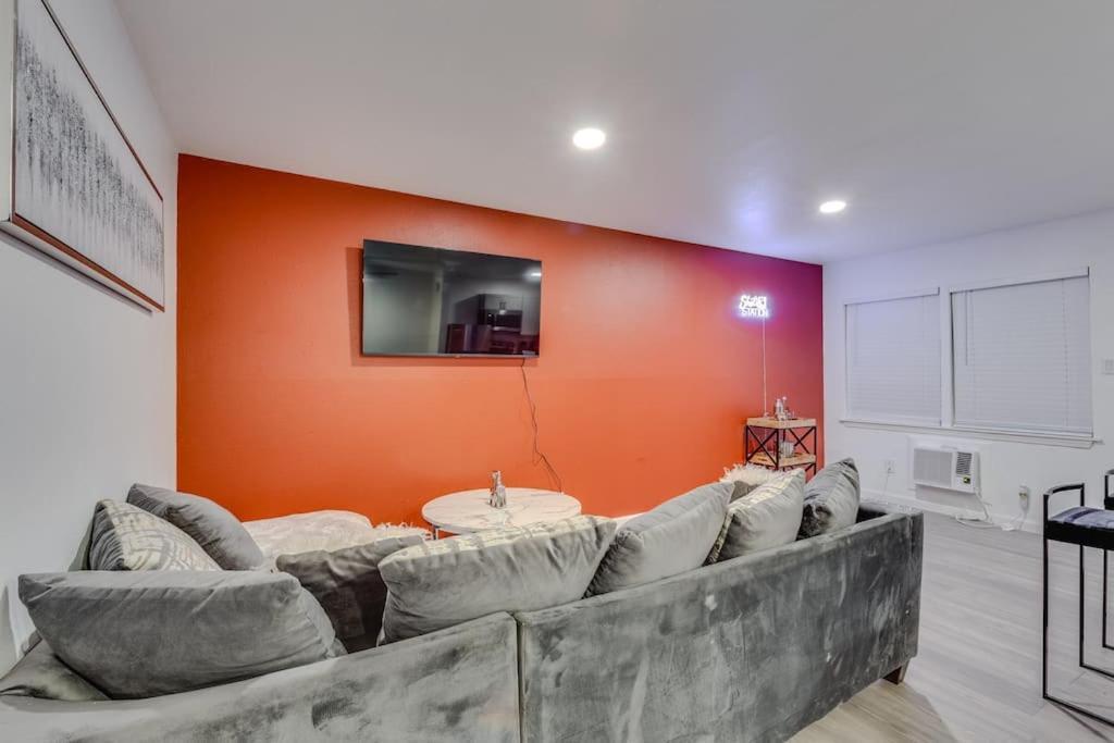 Apartment New Montrose Gem! To Museum District & Downtown Houston