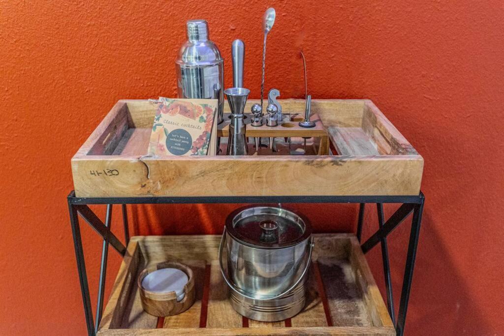 Apartment New Montrose Gem! To Museum District & Downtown *