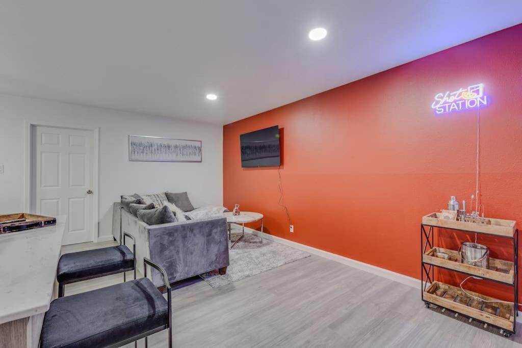 Apartment New Montrose Gem! To Museum District & Downtown Houston