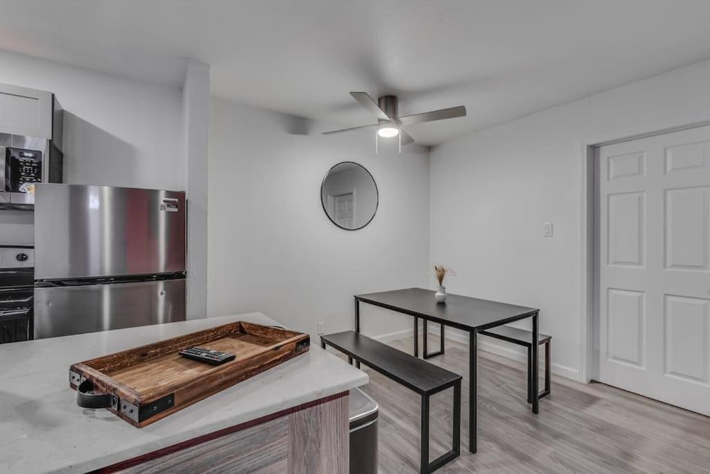 Apartment New Montrose Gem! To Museum District & Downtown *