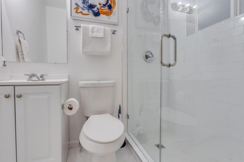 Apartment New Montrose Gem! To Museum District & Downtown *