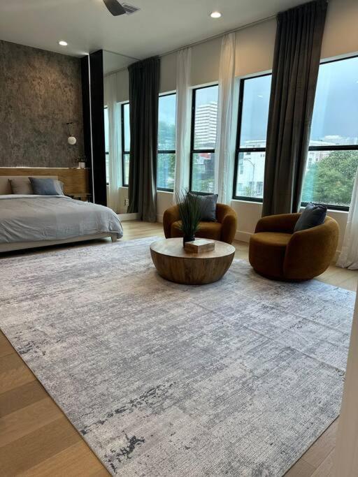 Newly Constructed Winsome Village B Galleria Area * Houston
