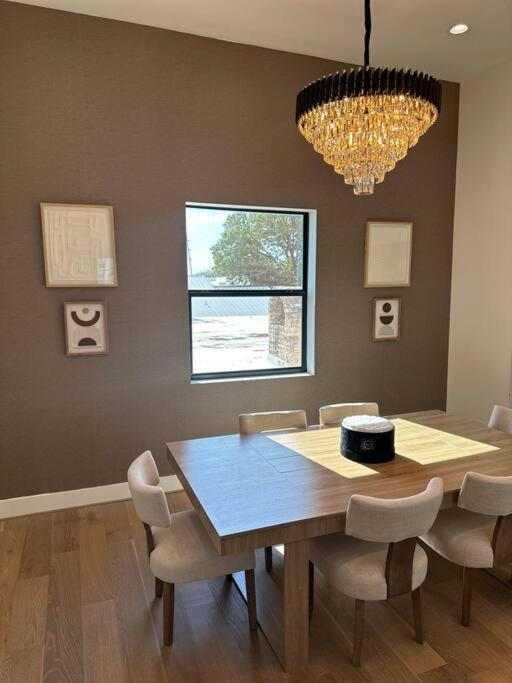 Newly Constructed Winsome Village B Galleria Area Houston