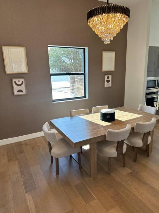 Newly Constructed Winsome Village B Galleria Area Holiday home *