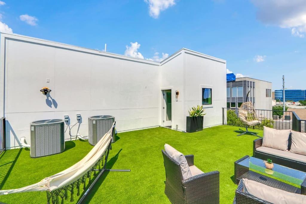 Newly Constructed Winsome Village B Galleria Area Holiday home