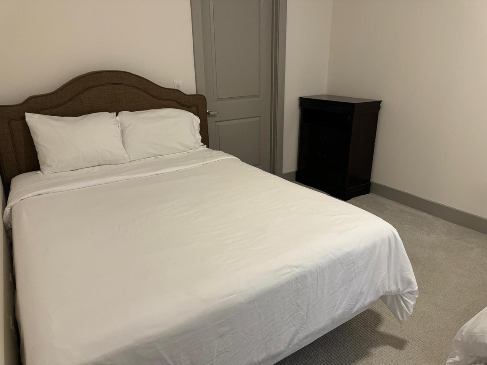 Apartment Resort-style Near The Galleria *