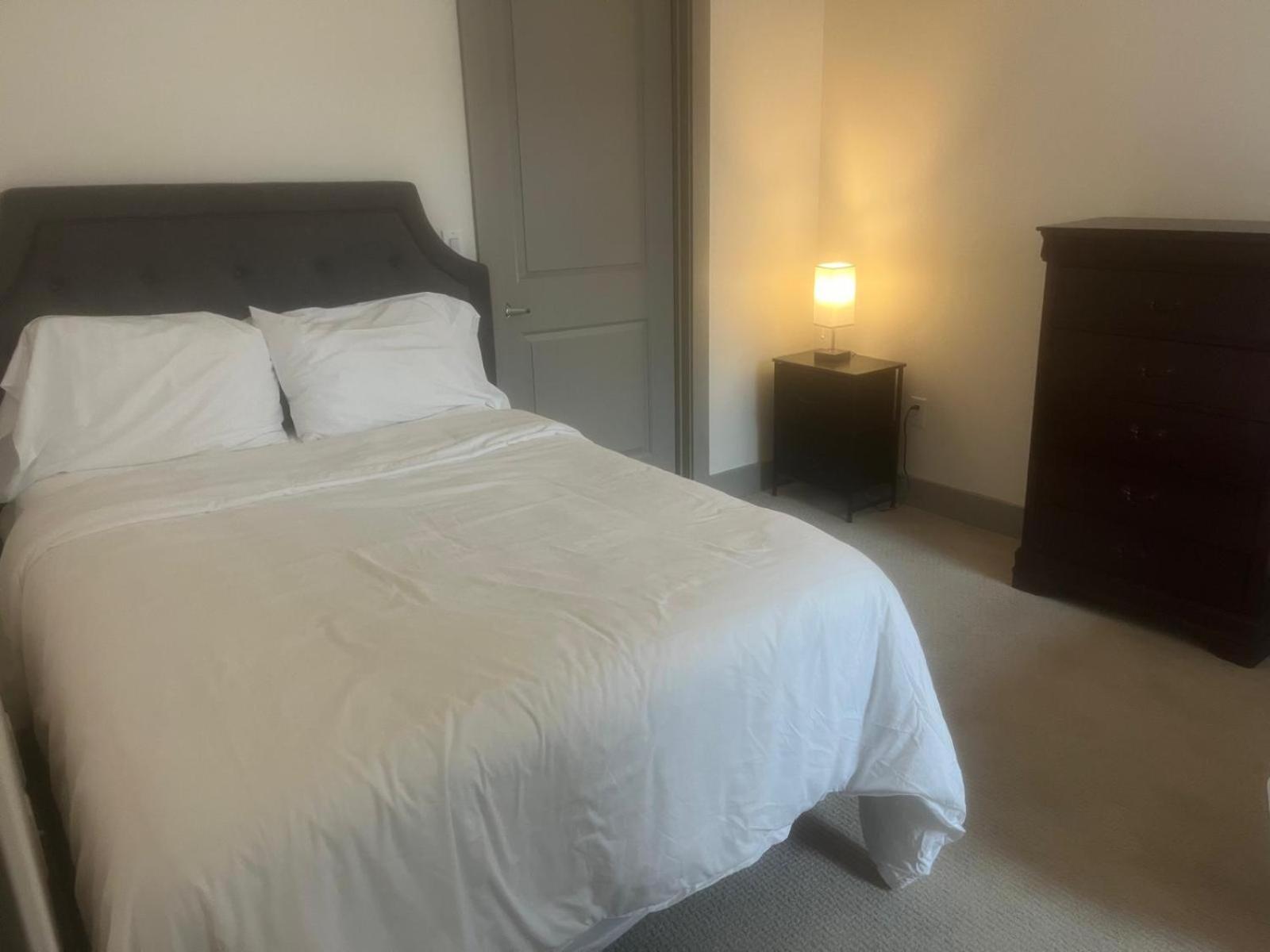 Apartment Resort-style Near The Galleria *