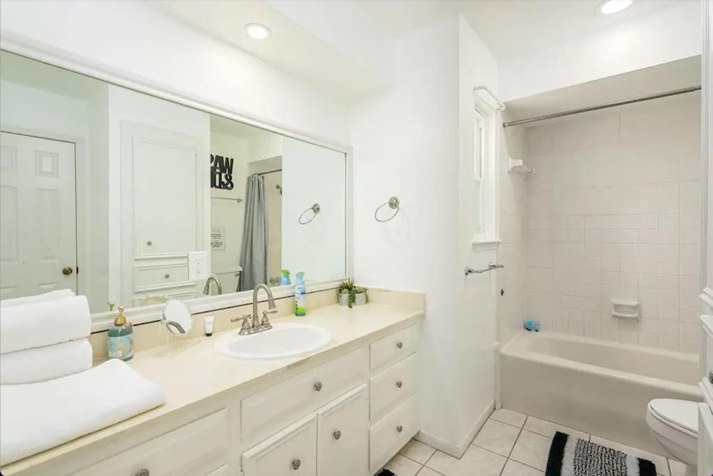 Relax And Refresh Private Pool! Holiday home Houston