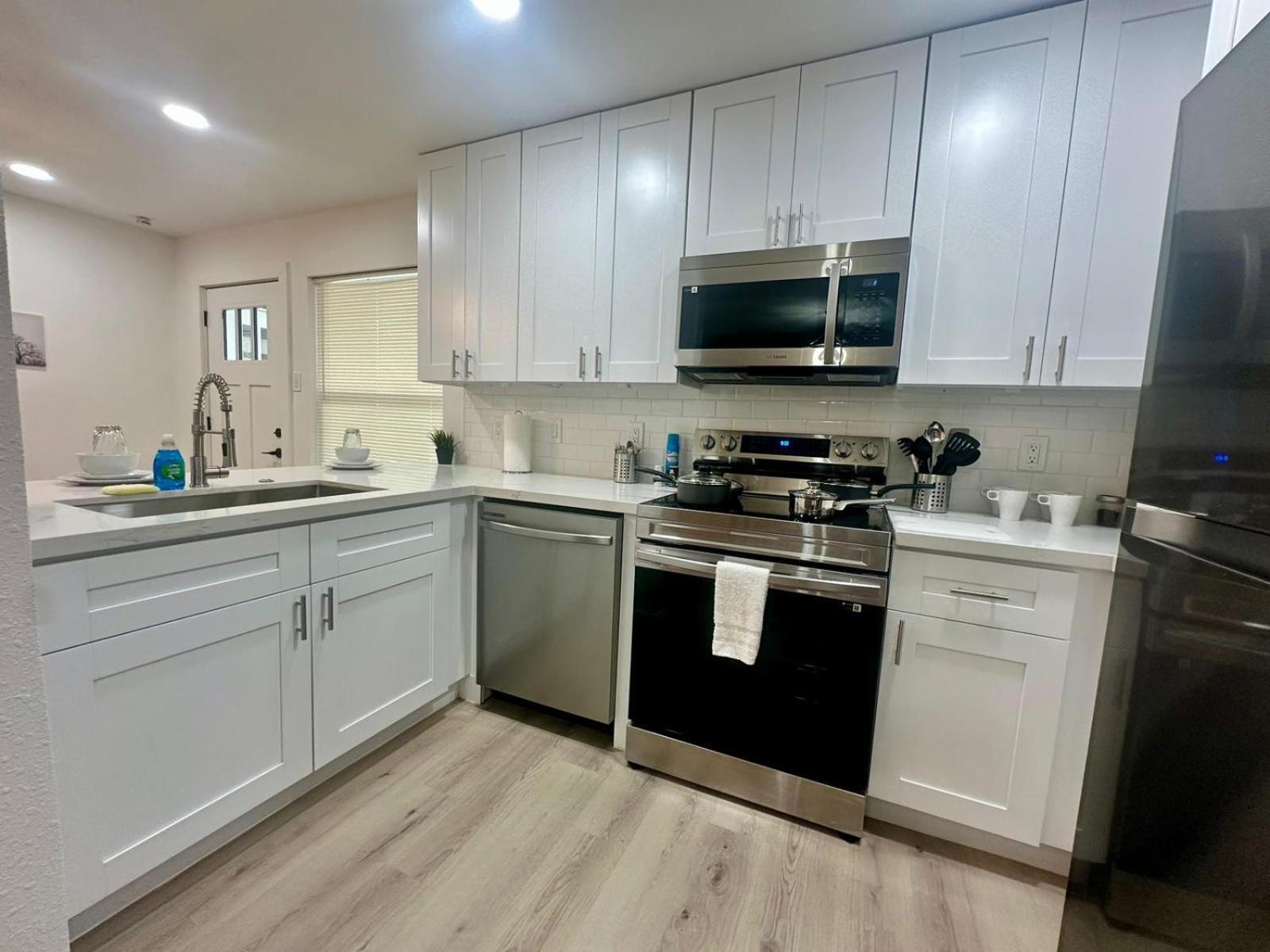 Apartment 1br And 1 Ba In The Prime Location Of Montrose, Houston's Best Spots *