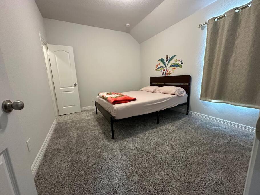Bright And Cozy 3br- Great Location For Exploring Holiday home *