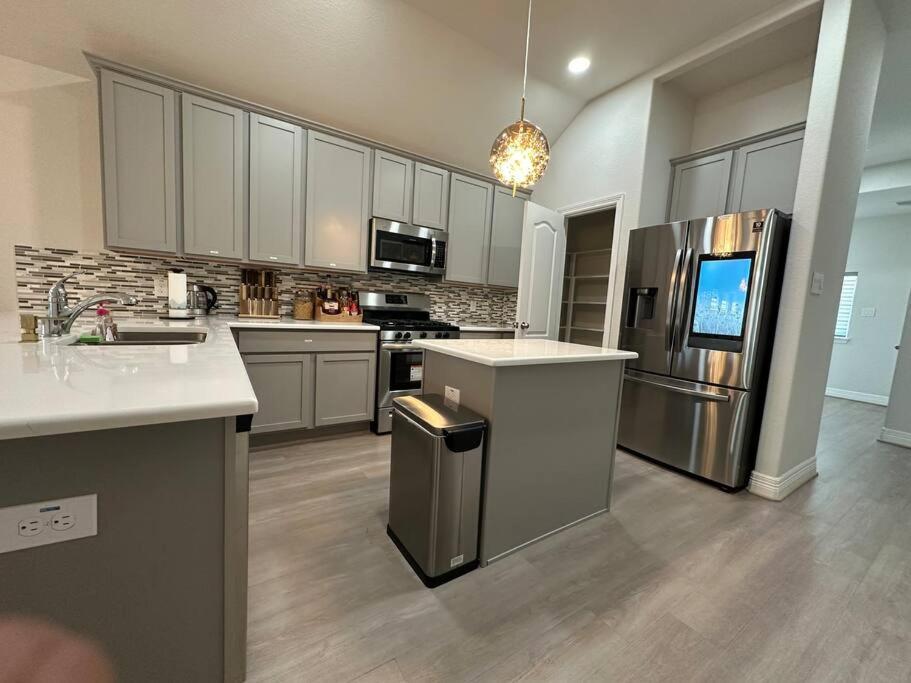 Bright And Cozy 3br- Great Location For Exploring Holiday home