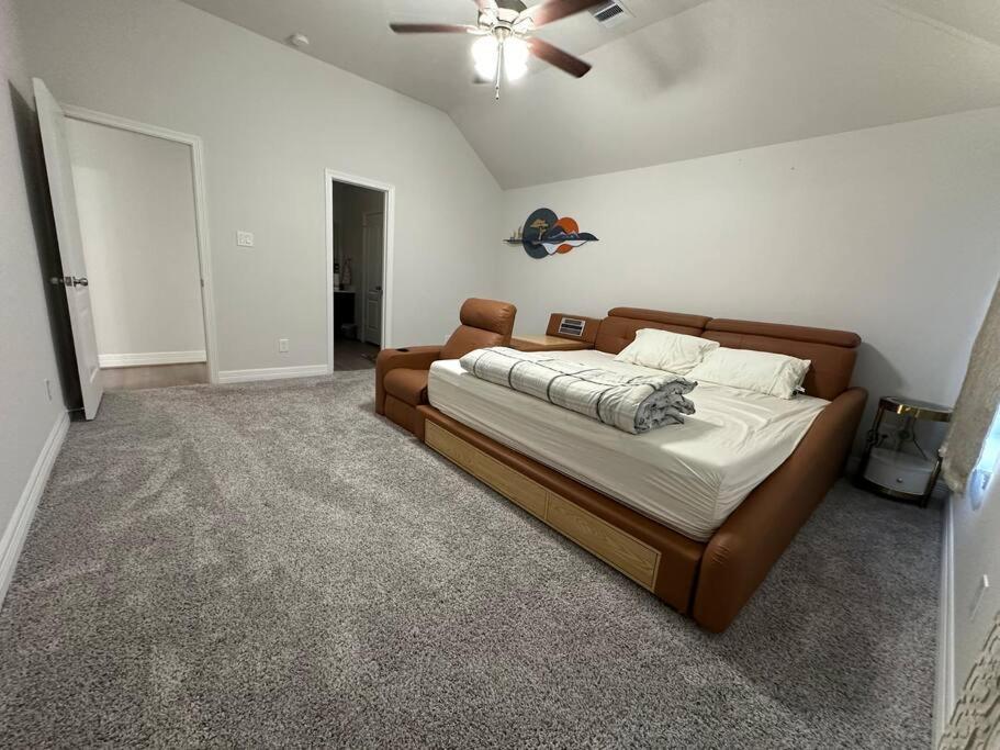 Bright And Cozy 3br- Great Location For Exploring Holiday home Houston