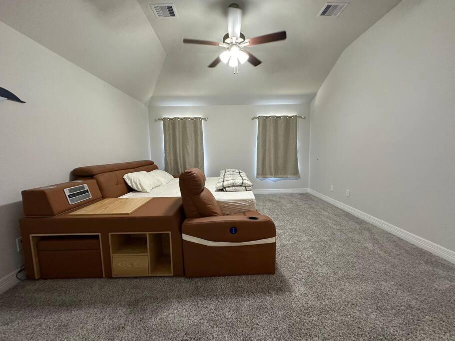Bright And Cozy 3br- Great Location For Exploring Holiday home Houston