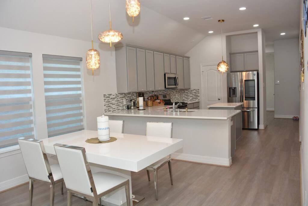 Bright And Cozy 3br- Great Location For Exploring * Houston