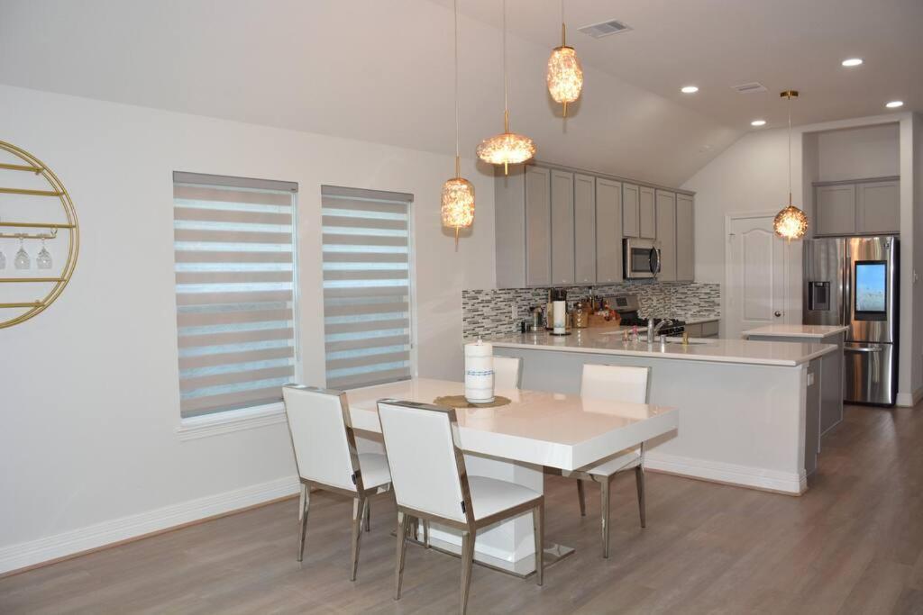 Bright And Cozy 3br- Great Location For Exploring * Houston