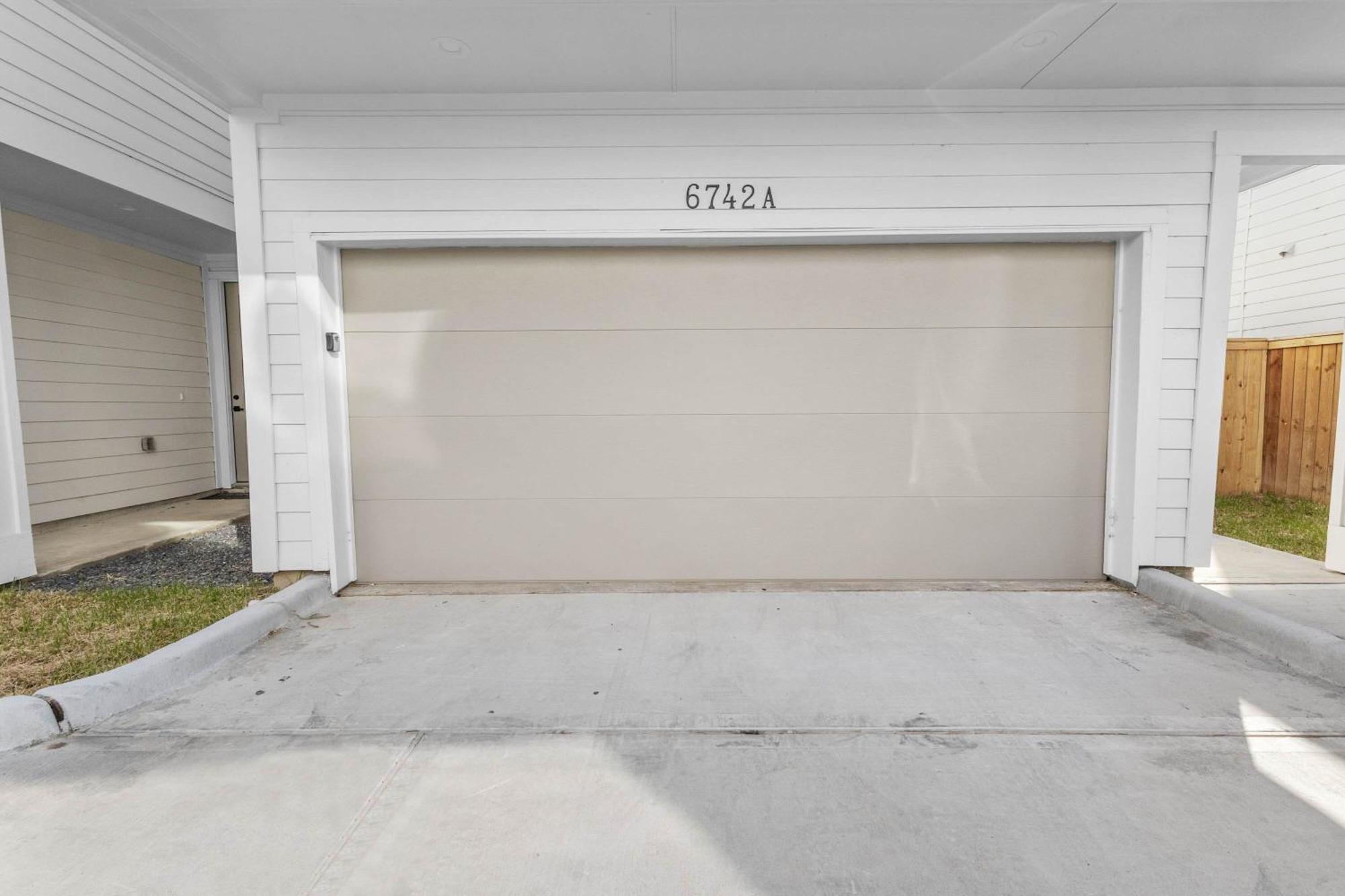 Spacious 3bd With Pool I Near Hotspots I Sleeps 12 *