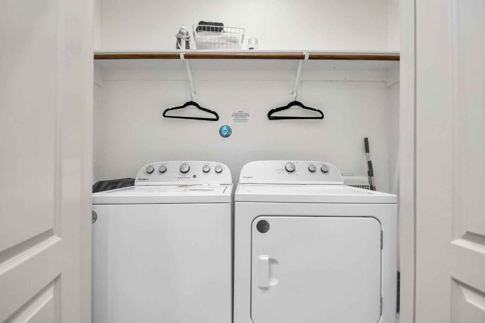 Apartment 2 Homes! Sleeps 18, Games, Gated Parking & More! *