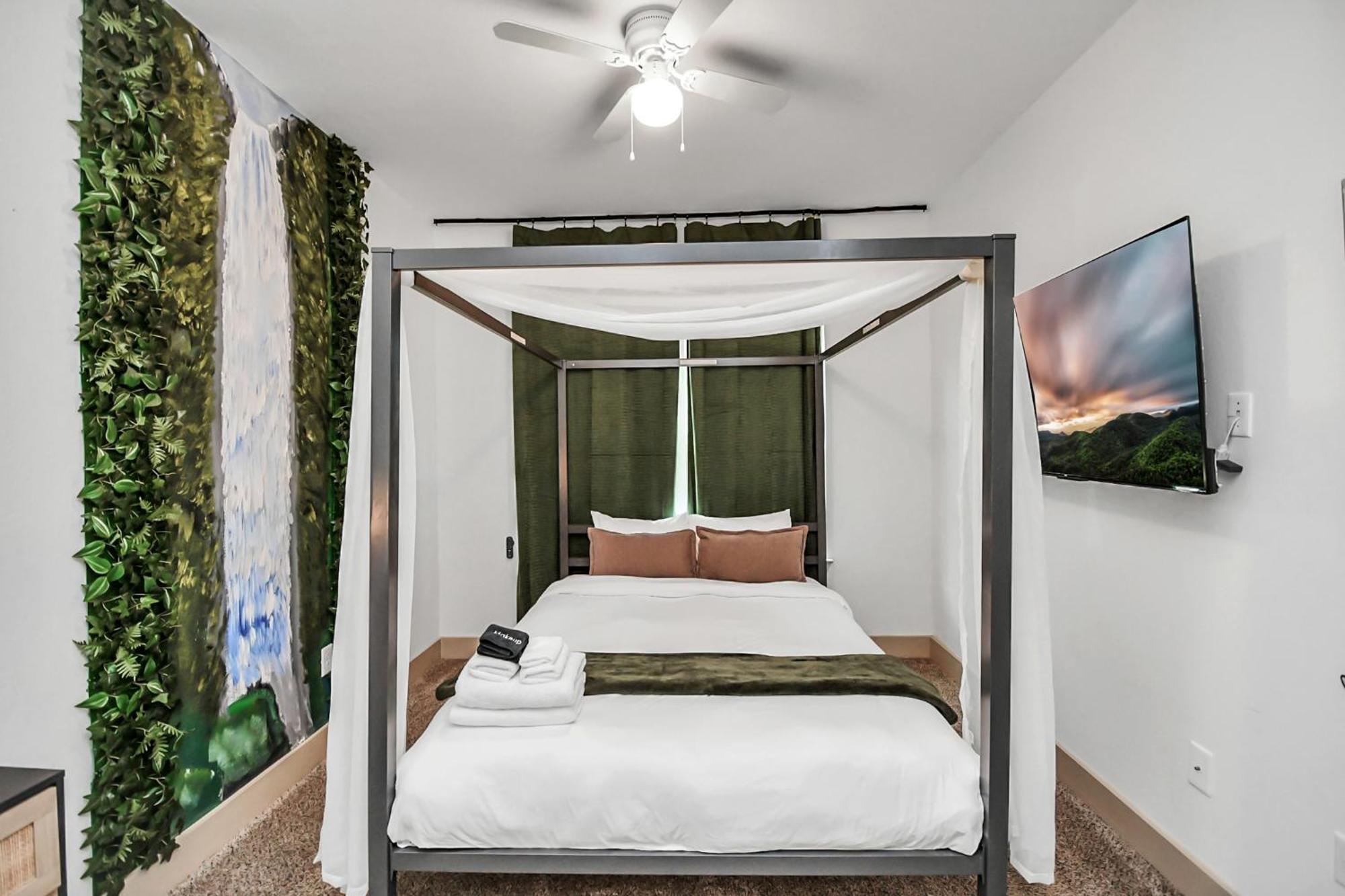 2 Homes! Sleeps 18, Games, Gated Parking & More! *