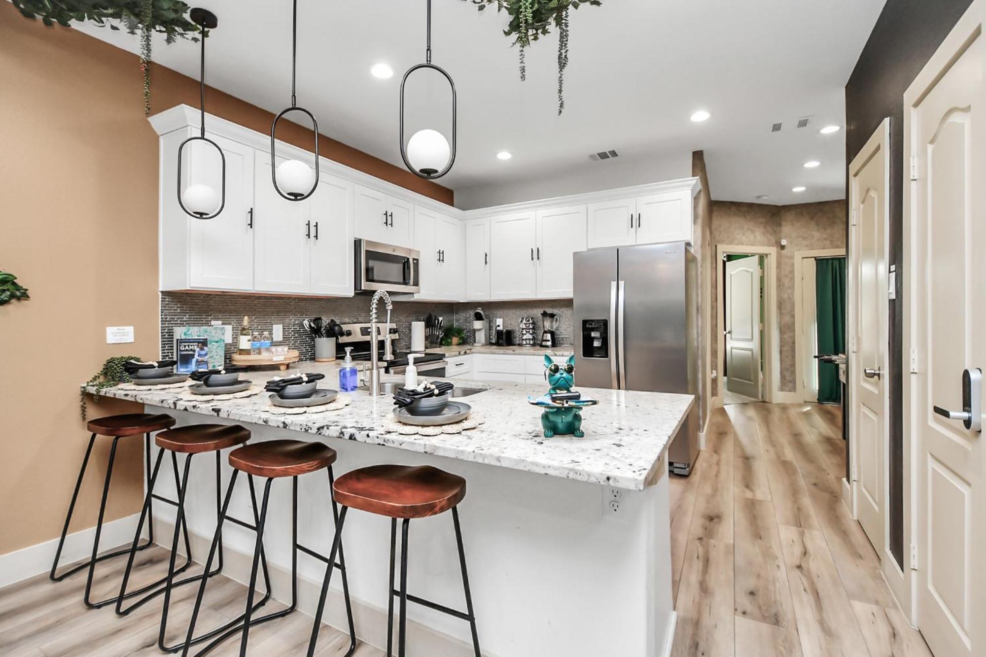 2 Homes! Sleeps 18, Games, Gated Parking & More! * Houston