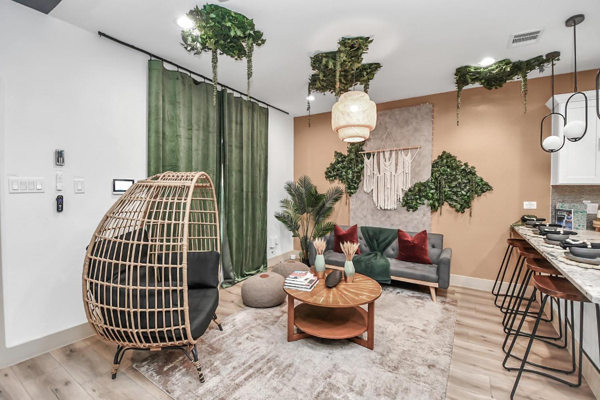 2 Homes! Sleeps 18, Games, Gated Parking & More! Apartment Houston