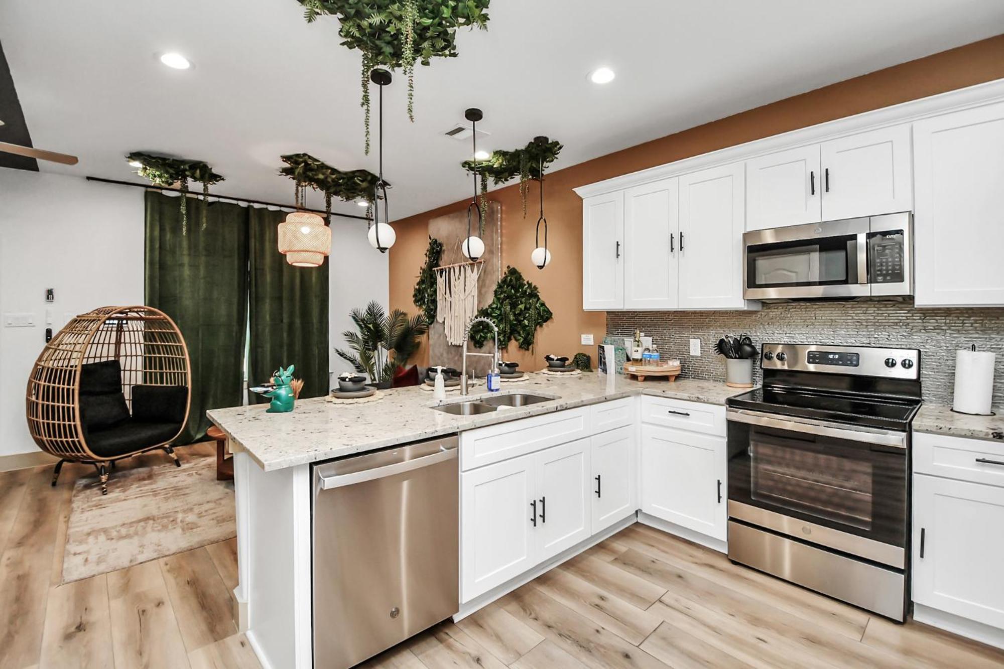 2 Homes! Sleeps 18, Games, Gated Parking & More! *