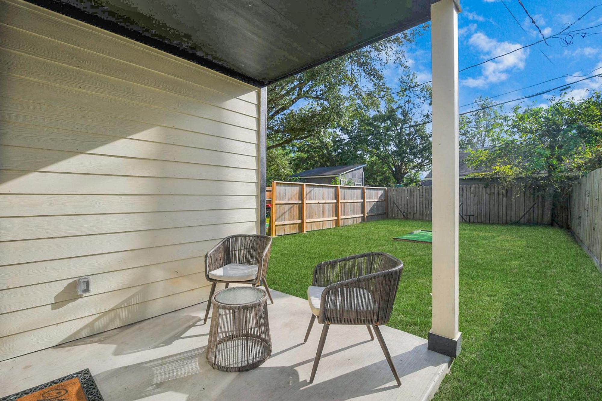 2 Homes! Sleeps 18, Games, Gated Parking & More! Apartment