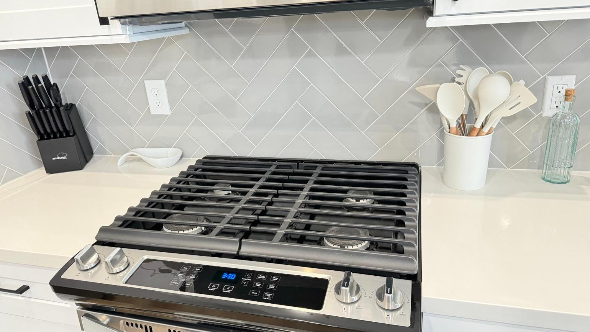 3br Escape Near The Galleria - High Ceilings Holiday home