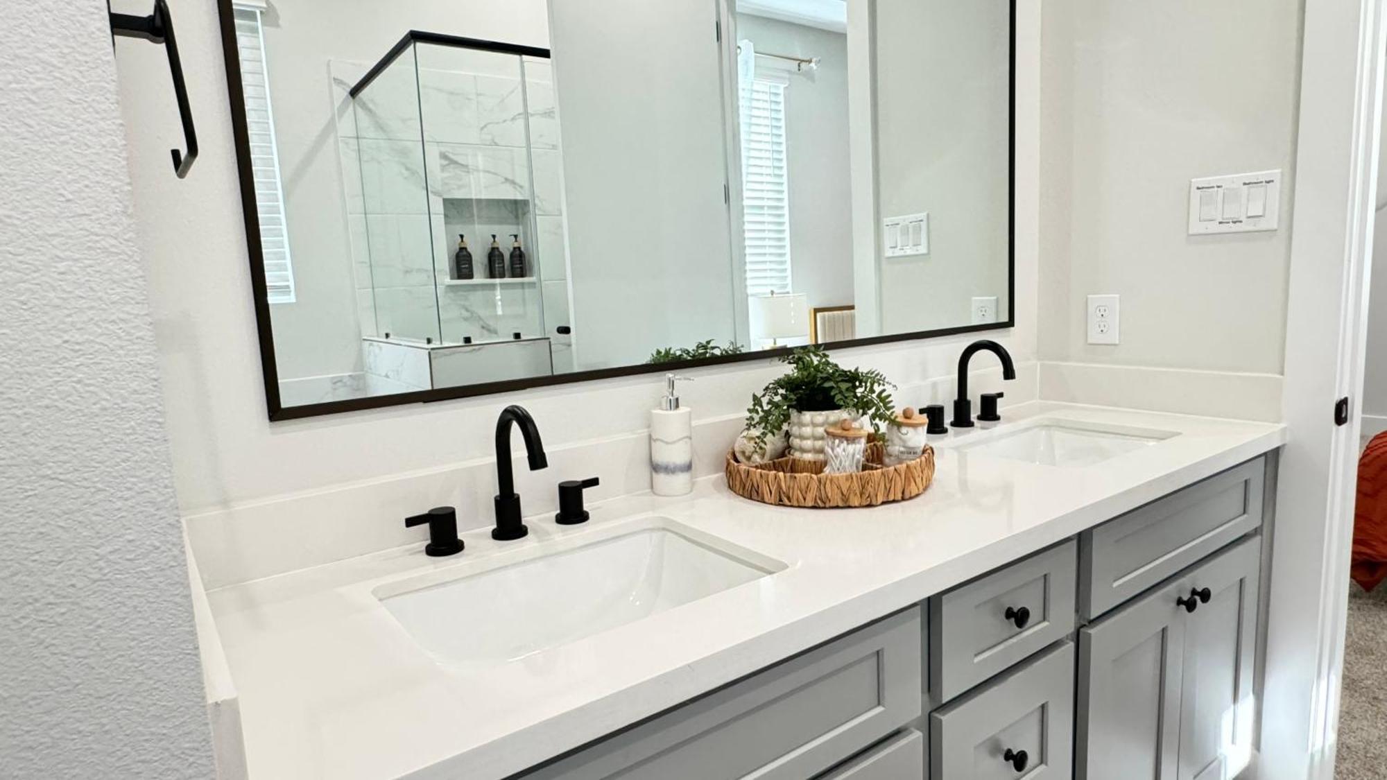 Holiday home 3br Escape Near The Galleria - High Ceilings *