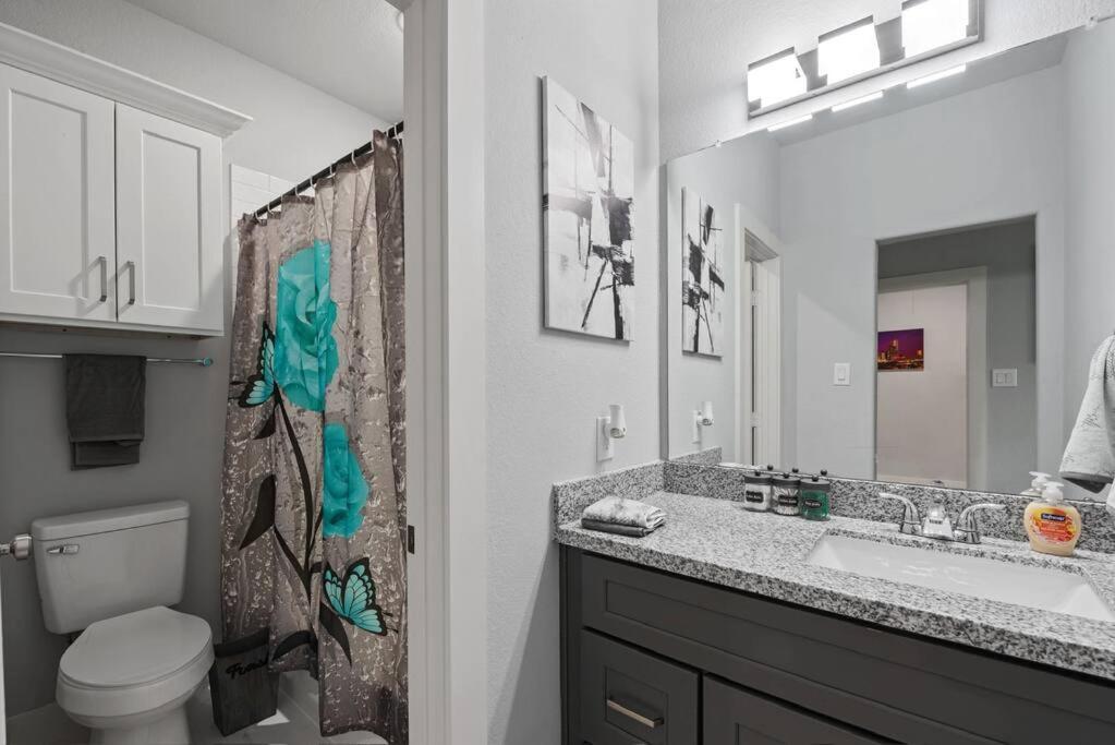 Holiday home Modern 2024 Townhome With Indoor Hoops Huge Tvs And Gray Chic Design Houston
