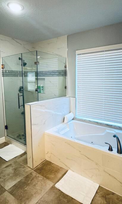 Holiday home Charming Spacious House 5bed 3bath