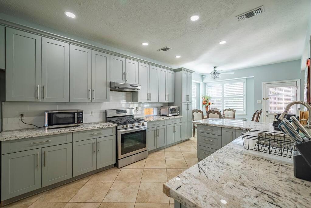 Charming Spacious House 5bed 3bath * Houston