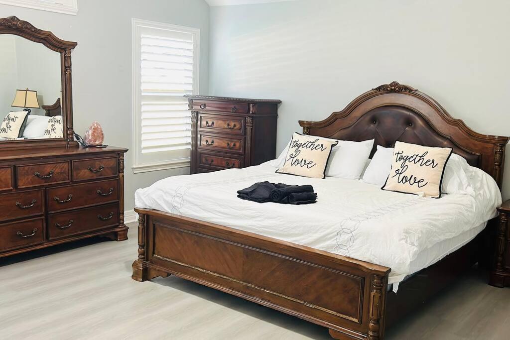 Charming Spacious House 5bed 3bath Houston