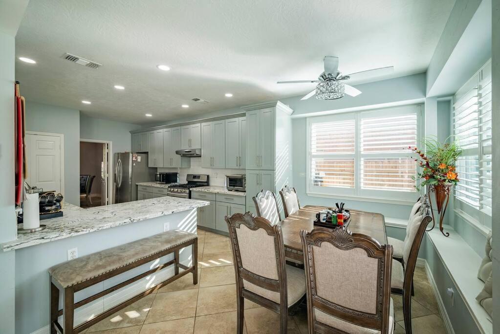 Charming Spacious House 5bed 3bath Houston