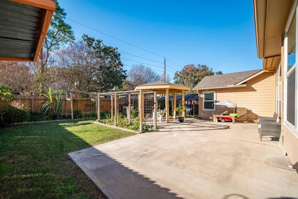Holiday home Charming Spacious House 5bed 3bath
