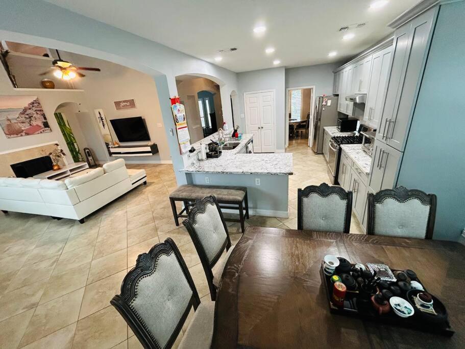 Charming Spacious House 5bed 3bath Houston