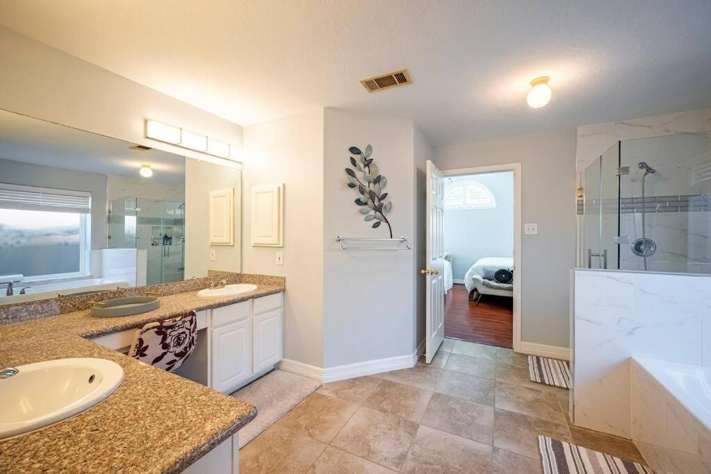 Holiday home Charming Spacious House 5bed 3bath