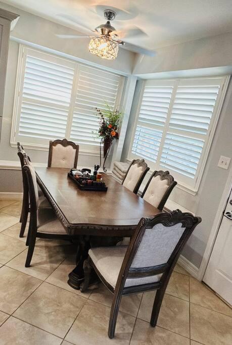 Charming Spacious House 5bed 3bath