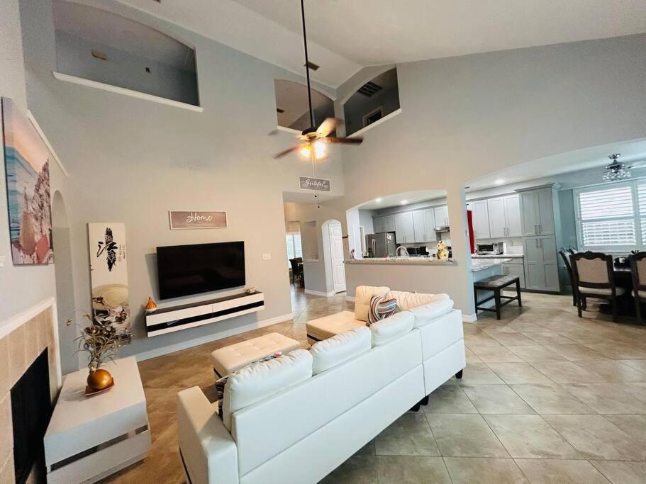 Holiday home Charming Spacious House 5bed 3bath *