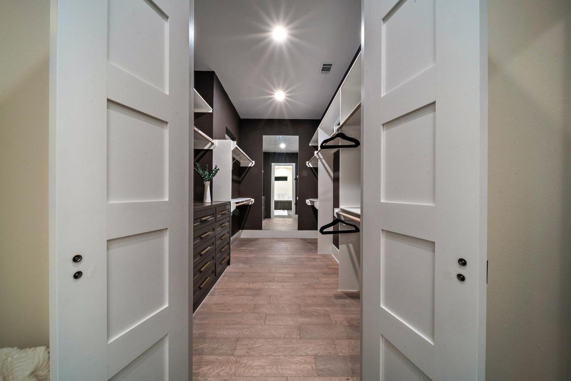 Luxurious Escape Spacious Layout Sleeps 10 With Bbq & Private Rooftop & Mini Gym - Mins To Downtown *