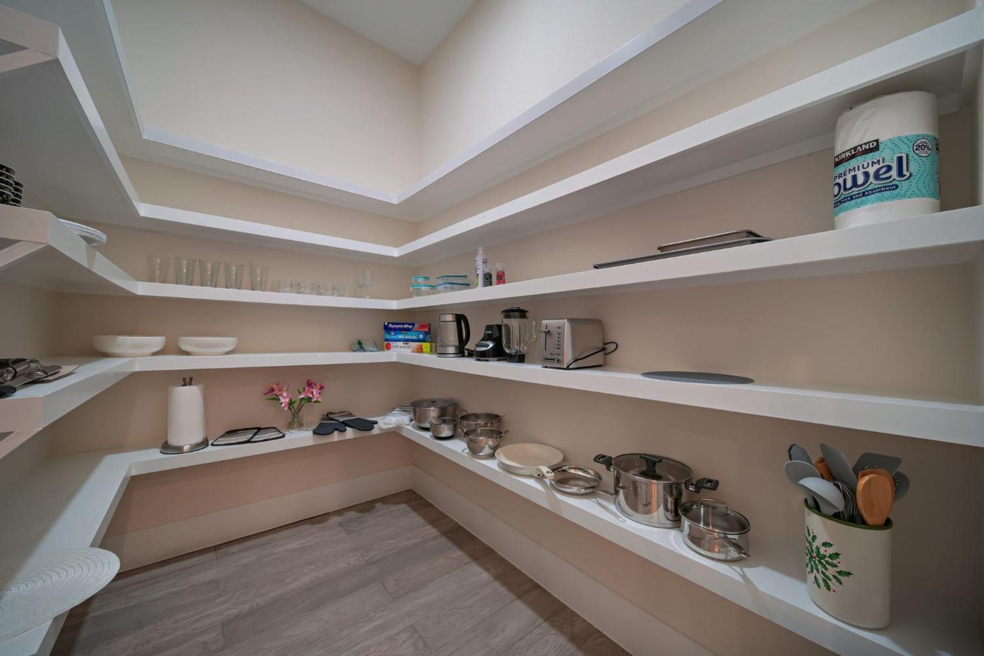 Holiday home Luxurious Escape Spacious Layout Sleeps 10 With Bbq & Private Rooftop & Mini Gym - Mins To Downtown