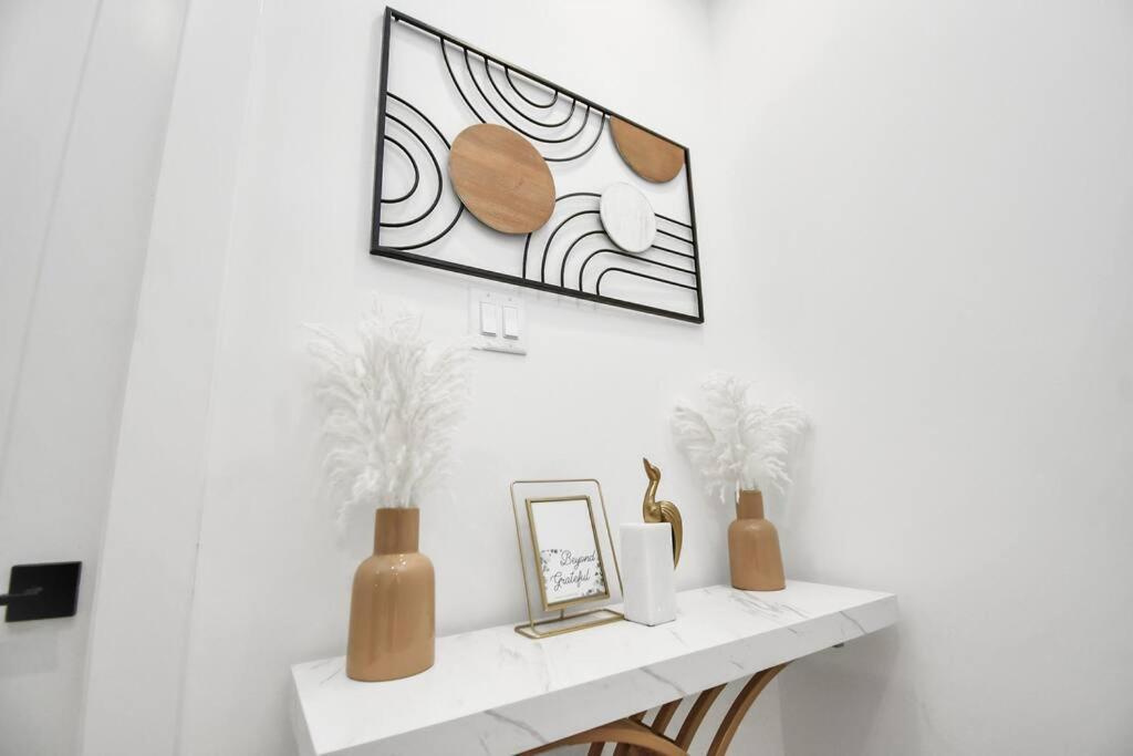 Blisshaven Luxe & Spacious In Downtown With Soaking Tub ,rooftop And Free Parking *