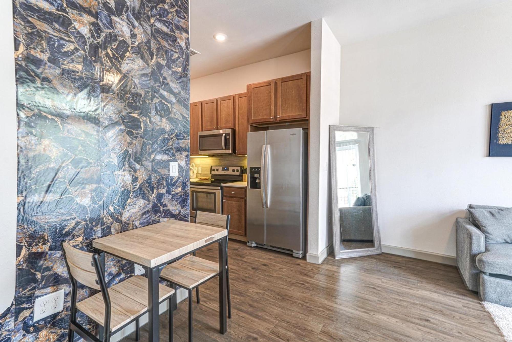 Downtown Petok Free Wi-fi Rooftop Lounge Apartment Houston