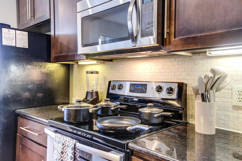 Apartment Luxe With Pool, Gym, Wi-fi, Pets Allowed Houston